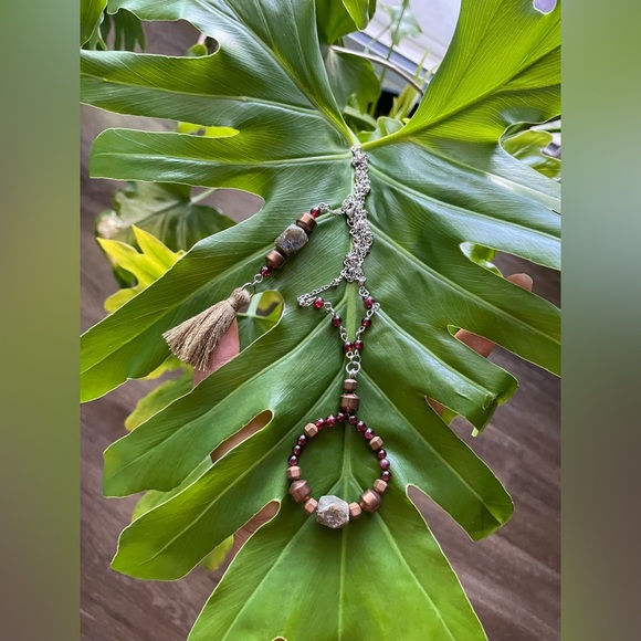 Labradorite - Hematite - Garnet Necklace - Picture 2 of 6